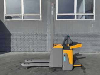 Used Forklift Truck JUNGHEINRICH ERD 120 Baujahr 2023 Stunden 2 / NEUGERÄT ELEKTRO HOCHHUBWAGENDEICHSEL (13072173)