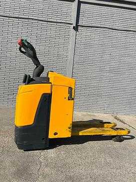 Used Forklift Truck JUNGHEINRICH ERE 120 ELEKTRO NIEDERHUBWAGENFAHRERSTAND (13046153) backdrop