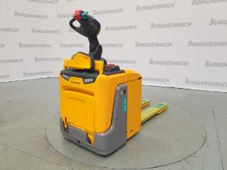 Used Forklift Truck JUNGHEINRICH ERE 120 KP 115-54 ELEKTRO NIEDERHUBWAGENFAHRERSTAND (13047860) backdrop
