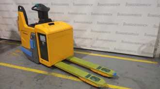 Used Forklift Truck JUNGHEINRICH ERE 125 FP 115-54 ELEKTRO NIEDERHUBWAGENFAHRERSTAND (12936042) backdrop