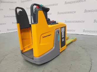Used Forklift Truck JUNGHEINRICH ERE 125 FP 115-54 ELEKTRO NIEDERHUBWAGENFAHRERSTAND (13059090) backdrop