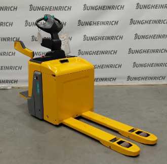 Used Forklift Truck JUNGHEINRICH ERE 125 KP 115-54 ELEKTRO NIEDERHUBWAGENFAHRERSTAND (13074045) backdrop