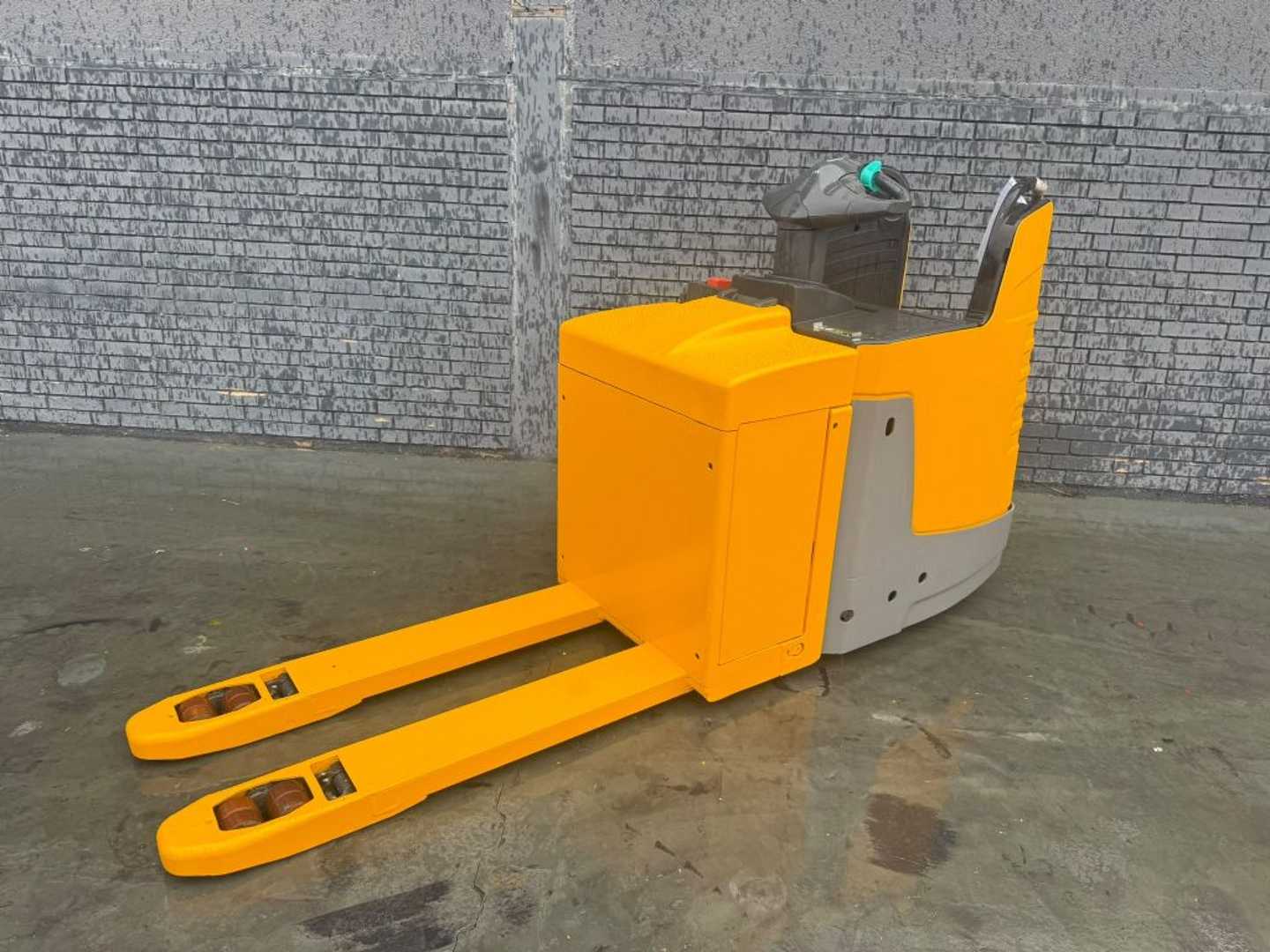 Used Forklift Truck JUNGHEINRICH ERE 225 Baujahr 2017 Akku 2017 Gabellänge 1150 ELEKTRO NIEDERHUBKOMMISSIONIERER (13074937)