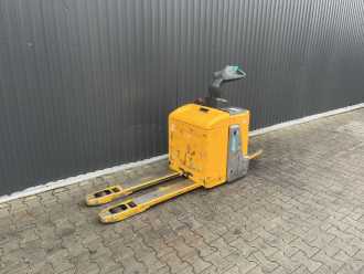 Used Forklift Truck JUNGHEINRICH ERE120 ELEKTRO NIEDERHUBWAGENDEICHSEL (13073639) backdrop