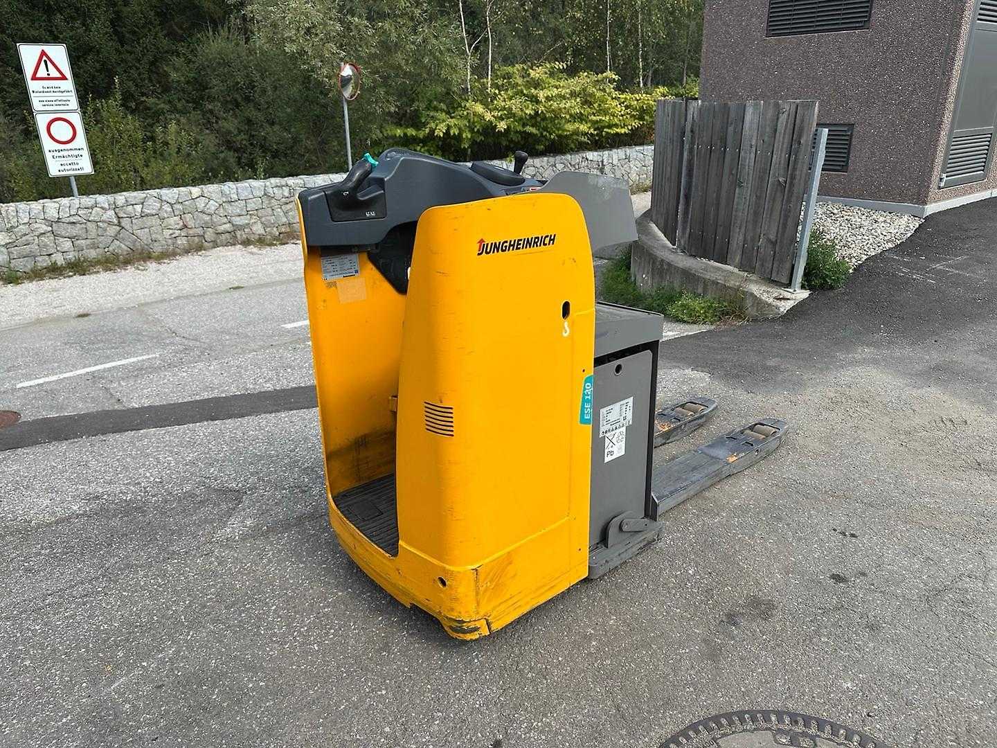 Used Forklift Truck JUNGHEINRICH ESE 120 ELEKTRO NIEDERHUBWAGENFAHRERSITZ (13068421)