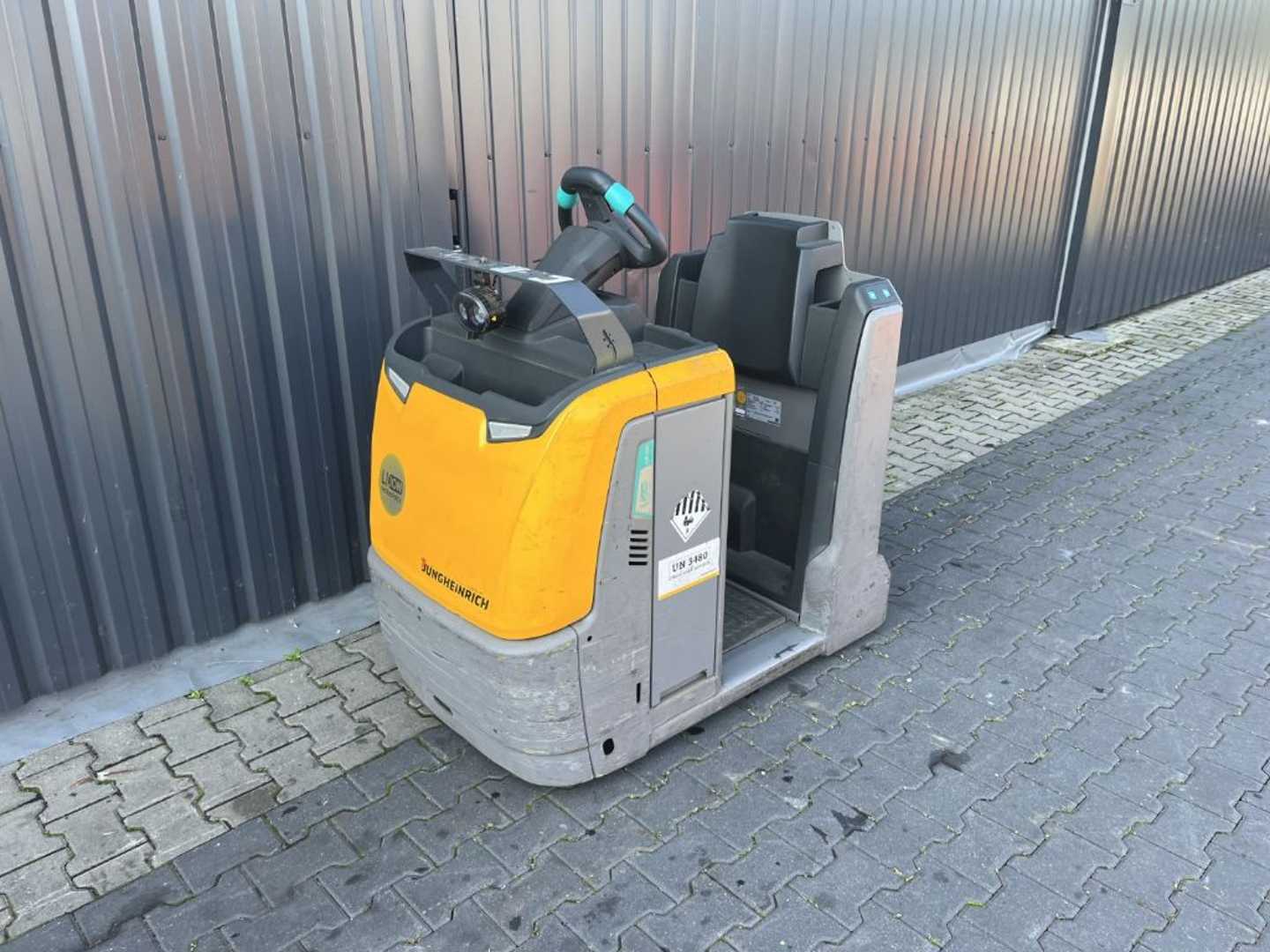 Used Forklift Truck JUNGHEINRICH ESZ350L ELEKTRO SCHLEPPER (13067850)