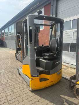 Used Forklift Truck JUNGHEINRICH ETV 216i Baujahr 2020 / HH 5300 Akku Defekt ELEKTRO SCHUBMASTSTAPLER (13052070)