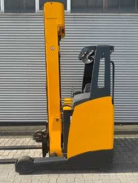 Used Forklift Truck JUNGHEINRICH ETV214 ELEKTRO SCHUBMASTSTAPLER (13037388) backdrop