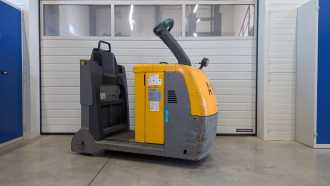 Used Forklift Truck JUNGHEINRICH EZS C40 ELEKTRO SCHLEPPER (13063033) backdrop