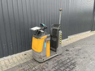 Used Forklift Truck JUNGHEINRICH EZS130 ELEKTRO SCHLEPPER (13066808) backdrop