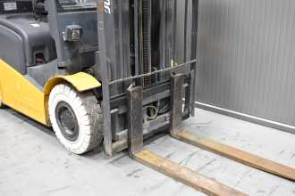 Used Forklift Truck JUNGHEINRICH TFG 320 /58889/ GAS VIERRADFRONTSTAPLER (13066420)