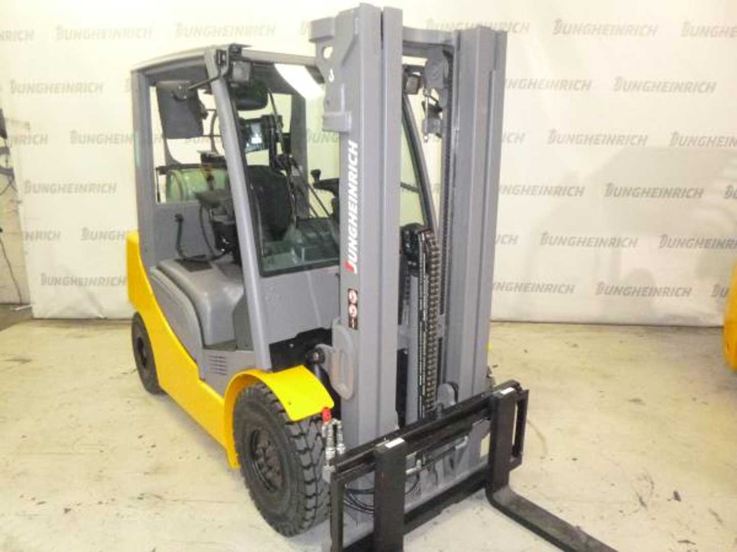 Used Forklift Truck JUNGHEINRICH TFG 425s SP G+E 120-440 DZ GAS VIERRADFRONTSTAPLER (13052501)