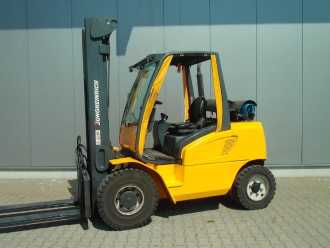 Used Forklift Truck JUNGHEINRICH TFG 540 GE 400ZT GAS VIERRADFRONTSTAPLER (13055888) backdrop