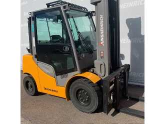 Used Forklift Truck JUNGHEINRICH TFG 540s 4000 ZT 2200mm SS+POS GAS VIERRADFRONTSTAPLER (12818802) backdrop