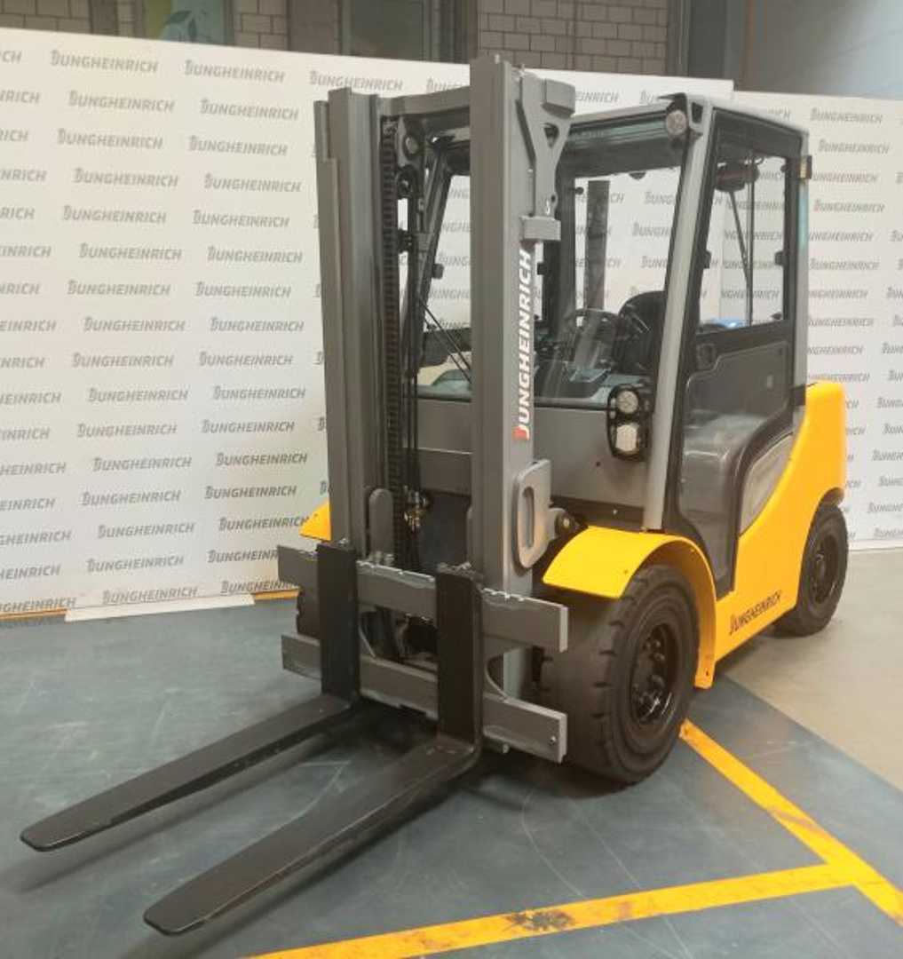 Used Forklift Truck JUNGHEINRICH TFG 550s SP G 115 - 310 ZT GAS VIERRADFRONTSTAPLER (13072112)
