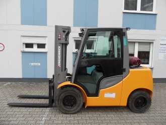 Used Forklift Truck JUNGHEINRICH TFG S50s - Kabine mit Heizung - 4. Funktion GAS VIERRADFRONTSTAPLER (13009650) backdrop