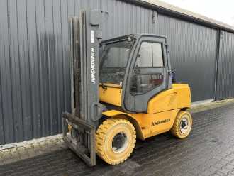Used Forklift Truck JUNGHEINRICH TFG550 GAS VIERRADFRONTSTAPLER (12997785) backdrop