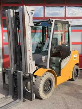 Used Forklift Truck JUNGHEINRICH TFGS50s GAS VIERRADFRONTSTAPLER (13066508) backdrop