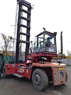 Used Forklift Truck KALMAR DCF100-45E7 DIESEL CONTAINERSTAPLER (13075474) backdrop