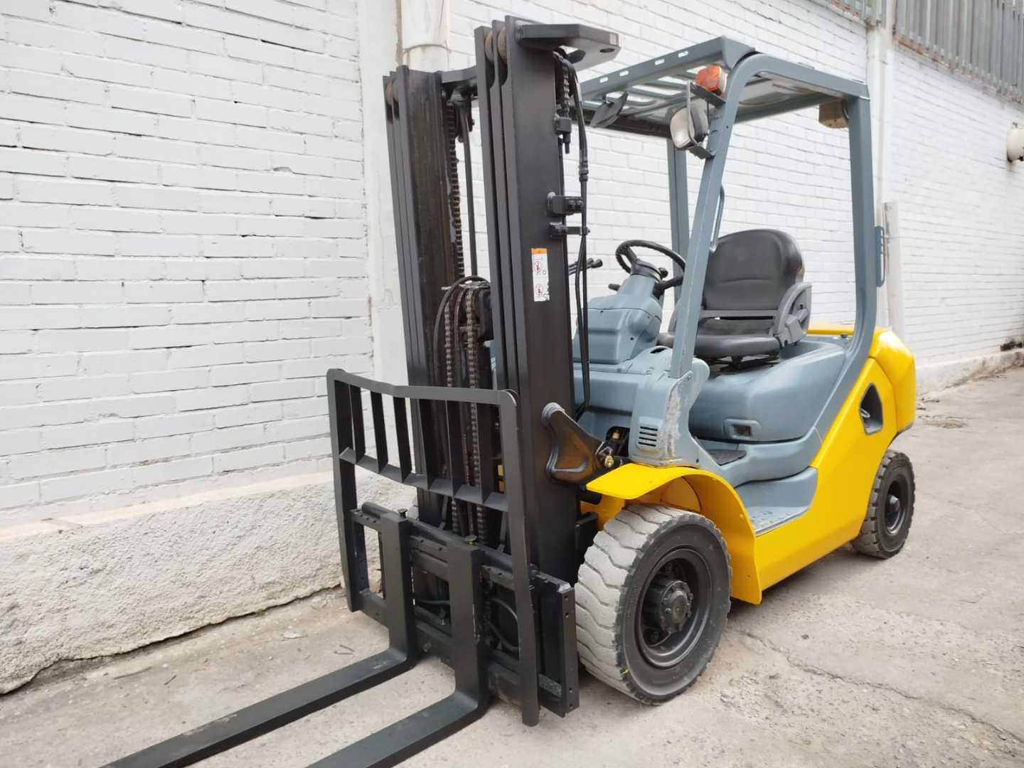 Used Forklift Truck KOMATSU D-FD25T-17 DIESEL VIERRADFRONTSTAPLER (13067326)