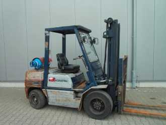 Used Forklift Truck KOMATSU FG 30 T -11E GAS VIERRADFRONTSTAPLER (13031988)