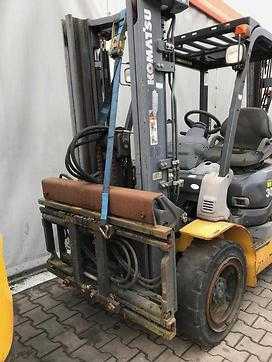 Used Forklift Truck KOMATSU FG30T-16 GAS VIERRADFRONTSTAPLER (13063196) backdrop