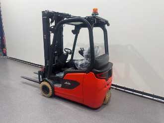 Used Forklift Truck LINDE 1251 E 18-01 ELEKTRO VIERRADFRONTSTAPLER (13030418) backdrop