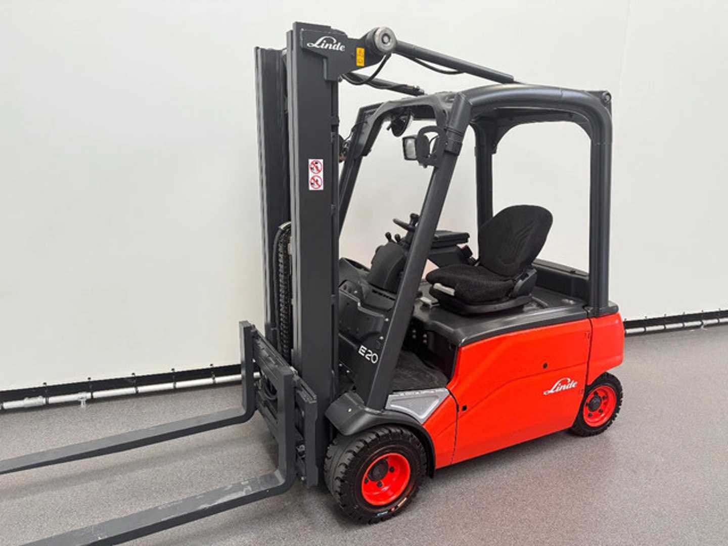 Used Forklift Truck LINDE 386 E 20 PL-01 ELEKTRO VIERRADFRONTSTAPLER (13058364)