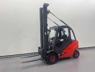 Used Forklift Truck LINDE 393 H 25 D-02/600 DIESEL VIERRADFRONTSTAPLER (13005188) backdrop