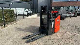 Used Forklift Truck LINDE D 12 SP ELEKTRO HOCHHUBWAGENFAHRERSTAND (13070636) backdrop