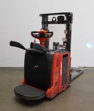 Used Forklift Truck LINDE D 14 AP 133 ELEKTRO HOCHHUBWAGENFAHRERSTAND (13062524) backdrop