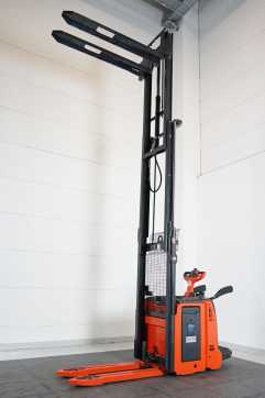 Used Forklift Truck LINDE D 14 AP 133 LI-ION ELEKTRO HOCHHUBWAGENDEICHSEL (13054238)
