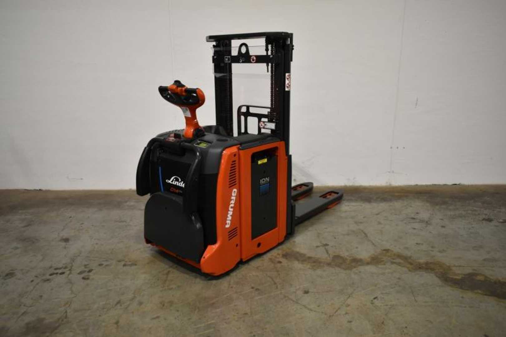 Used Forklift Truck LINDE D 14 AP ION 133-01 ELEKTRO HOCHHUBWAGENFAHRERSTAND (13050207)