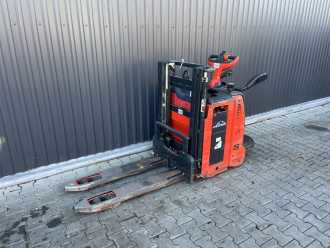Used Forklift Truck LINDE D12AP ELEKTRO HOCHHUBWAGENFAHRERSTAND (13074212) backdrop
