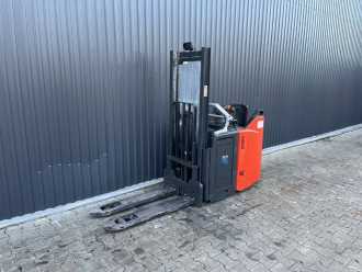Used Forklift Truck LINDE D12SP ELEKTRO HOCHHUBWAGENFAHRERSTAND (13069211) backdrop