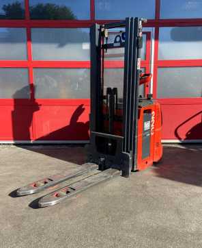 Used Forklift Truck LINDE D14AP ELEKTRO HOCHHUBWAGENDEICHSEL (13065099) backdrop