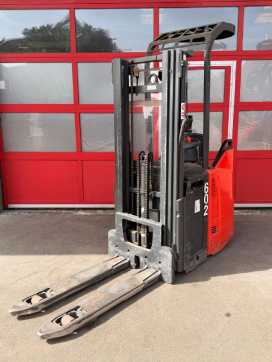 Used Forklift Truck LINDE D14SP ELEKTRO HOCHHUBWAGENDEICHSEL (13065100) backdrop