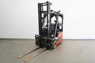 Used Forklift Truck LINDE E 12 EVO 386-02 ELEKTRO DREIRADFRONTSTAPLER (13060609) backdrop