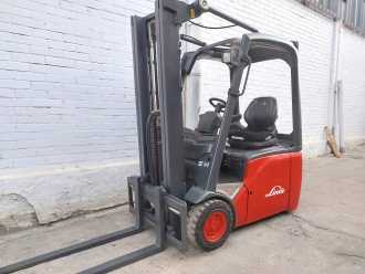 Used Forklift Truck LINDE E 14-00 ELEKTRO DREIRADFRONTSTAPLER (13066052) backdrop