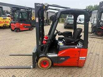 Used Forklift Truck LINDE E 14 -02 ELEKTRO DREIRADFRONTSTAPLER (13064793) backdrop