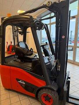 Used Forklift Truck LINDE E 16 C-02 ELEKTRO DREIRADFRONTSTAPLER (13039614) backdrop
