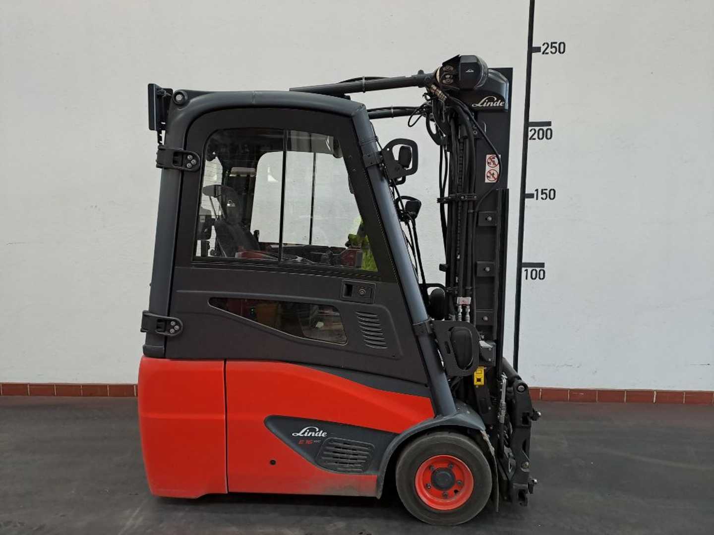 Used Forklift Truck LINDE E 16 C (B) ELEKTRO DREIRADFRONTSTAPLER (13043505)