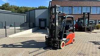 Used Forklift Truck LINDE E 16 P-02 ELEKTRO VIERRADFRONTSTAPLER (13066231) backdrop