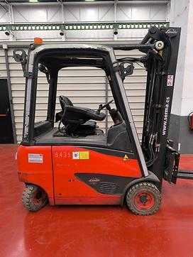 Used Forklift Truck LINDE E 16 PH ELEKTRO VIERRADFRONTSTAPLER (13035526) backdrop