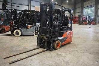 Used Forklift Truck LINDE E 16C-02 - Nur 3.095 Stunden ELEKTRO DREIRADFRONTSTAPLER (13070976) backdrop
