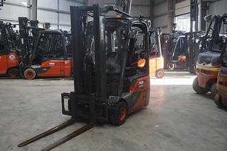 Used Forklift Truck LINDE E 16C-02 - Triplex ELEKTRO DREIRADFRONTSTAPLER (13025685) backdrop