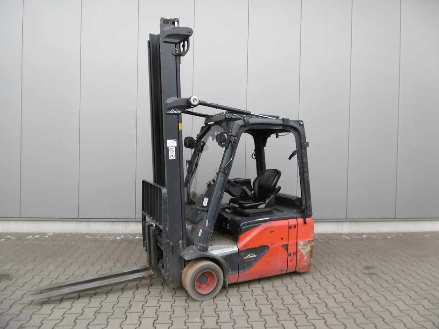 Used Forklift Truck LINDE E 18-02 EVO / 386 ELEKTRO DREIRADFRONTSTAPLER (12842005)