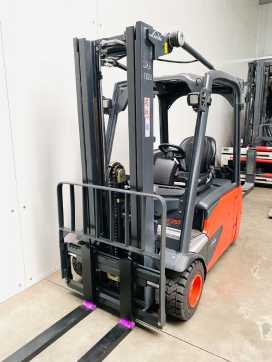 Used Forklift Truck LINDE E 20 L-02 EVO Triplex ELEKTRO DREIRADFRONTSTAPLER (13055817) backdrop