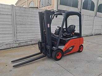 Used Forklift Truck LINDE E 20 PL ELEKTRO VIERRADFRONTSTAPLER (13055689) backdrop