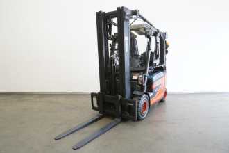 Used Forklift Truck LINDE E 25 ION 387 ELEKTRO VIERRADFRONTSTAPLER (12919244) backdrop